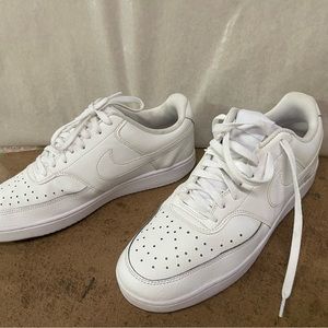 Men’s Nike white sise 11 yes one time used